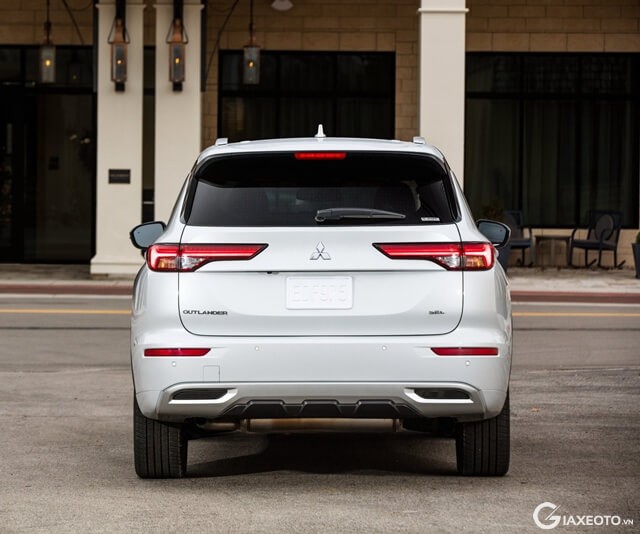 duoi-xe-mitsubishi-outlander-2024