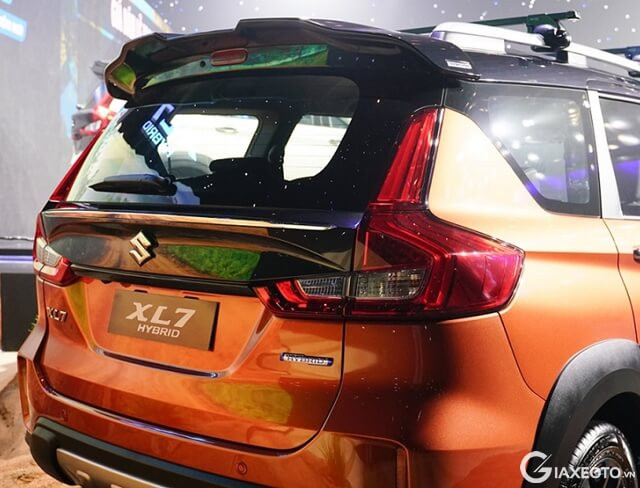duoi-xe-suzuki-xl7-hybrid
