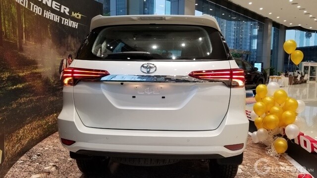 duoi-xe-toyota-fortuner-2022
