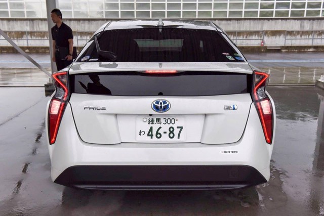 Cùng ngắm Toyota Prius hybrid sẽ phân phối tại Việt nam