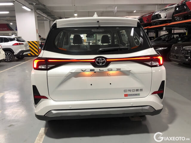 duoi-xe-toyota-veloz-2025