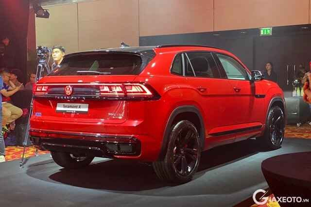 Volkswagen-Teramont-X-duoi-xe
