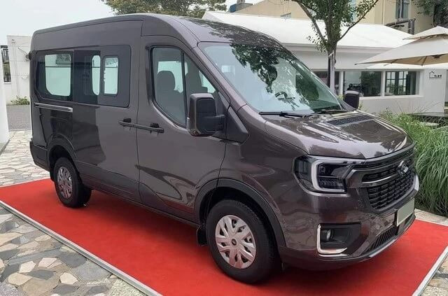 ford-transit-2024-gia-bao-nhieu