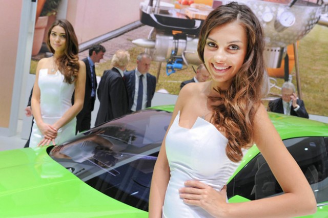 geneva-girls-motor-show-2014