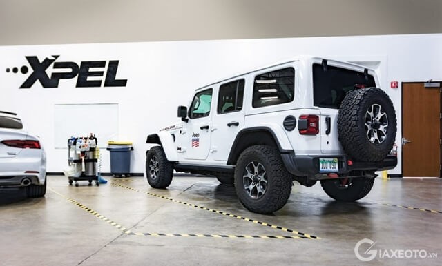 gia-dan-phim-cach-nhiet-oto-XPEL