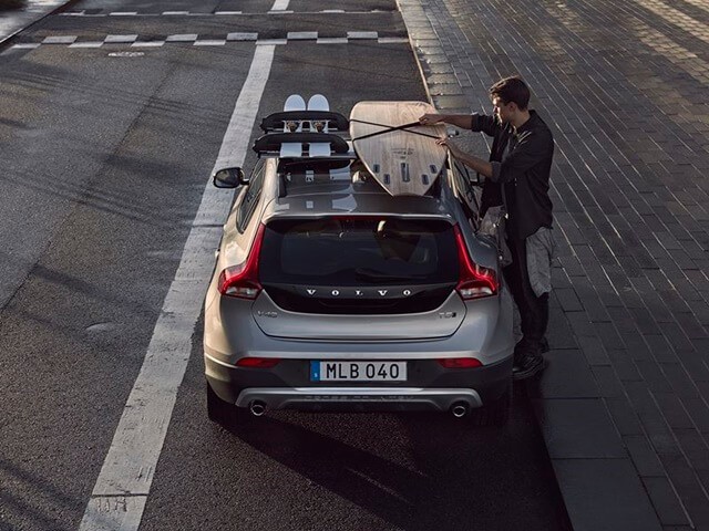 gia-do-Volvo-V40-2021