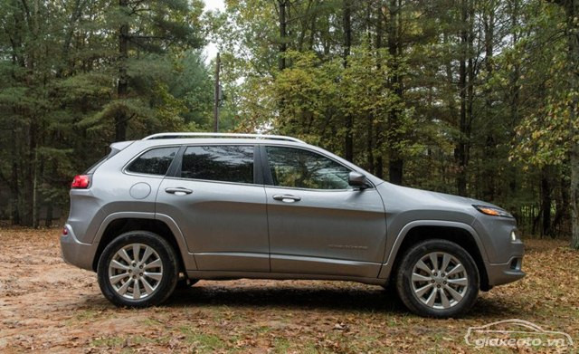 gia-xe-Jeep-Cherokee
