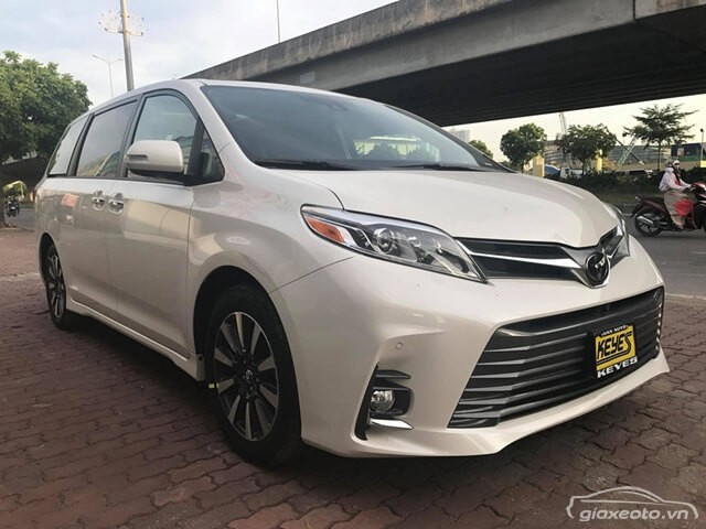gia-xe-Toyota-Sienna-tai-viet-nam