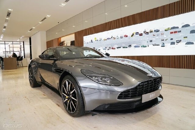 gia-xe-aston-martin-db11-v8-coupe-tai-viet-nam