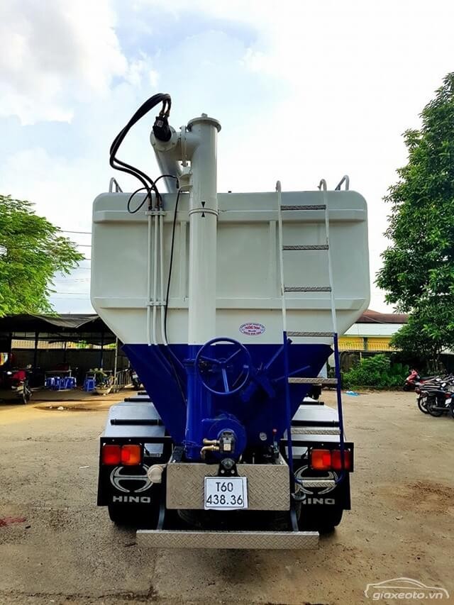 gia-xe-bon-cho-thuc-an-gia-suc