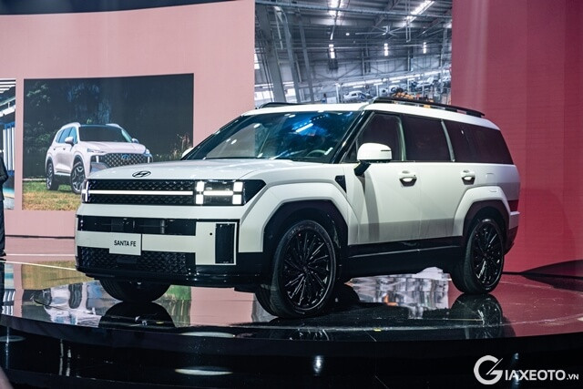 giá xe hyundai santafe 2025