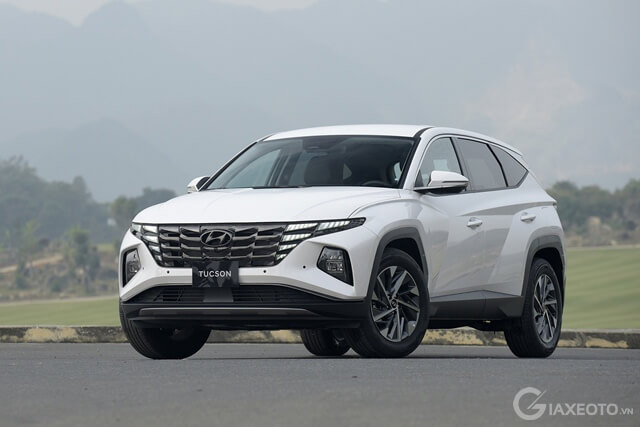 hyundai tucson may dau gia bao nhieu