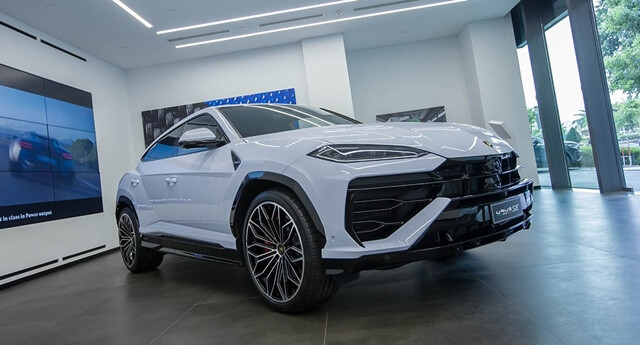 gia-xe-lamborghini-urus-se