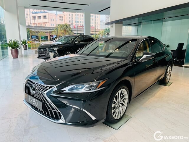 gia-xe-lexus-es250-2025