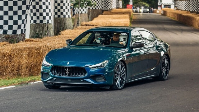 gia-xe-maserati-ghibli