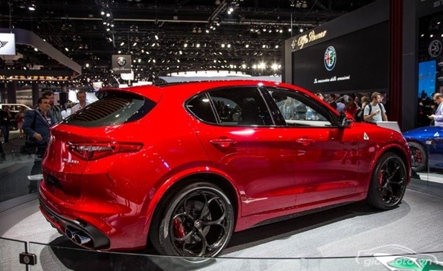 Alfa-Romeo-Stelvio-2018