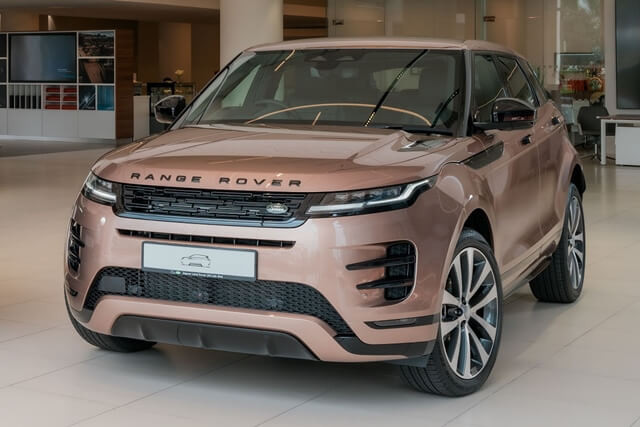 gia-xe-range-rover-evoque-2025