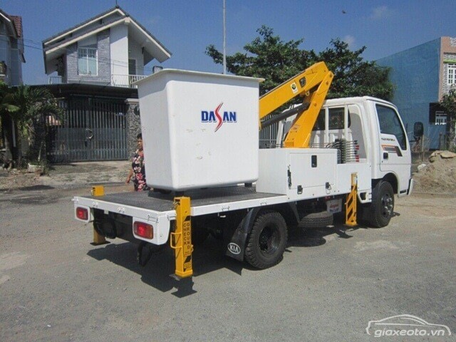 gia-xe-tai-kia-gan-cau