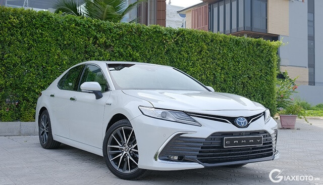 gia-xe-toyota-camry-hybrid