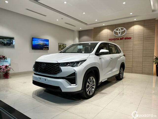 gia-xe-toyota-innova-hev-hybrid