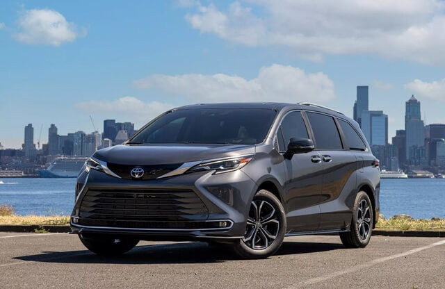 gia-xe-toyota-sienna-2025