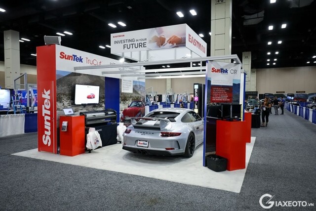 gian-trung-bay-phim-cach-nhiet-suntek