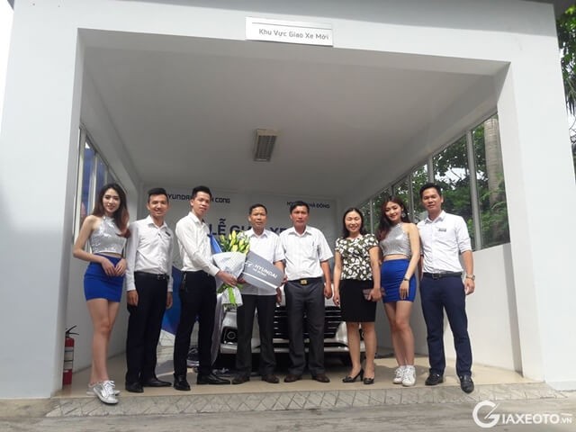 giao-xe-hyundai-kona-moi-tai-ha-dong