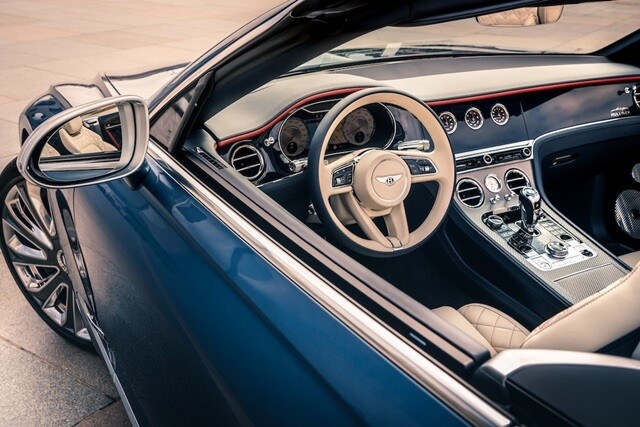 guong-chieu-hau-Bentley-continental-GT-Mulliner-convertible