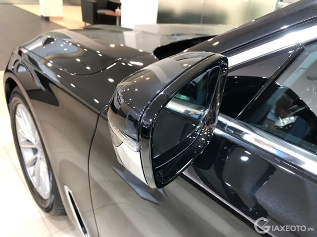 guong-chieu-hau-ngoai-xe-bmw-730li
