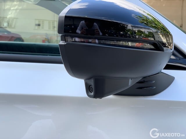 guong-chieu-hau-ngoai-xe-honda-civic
