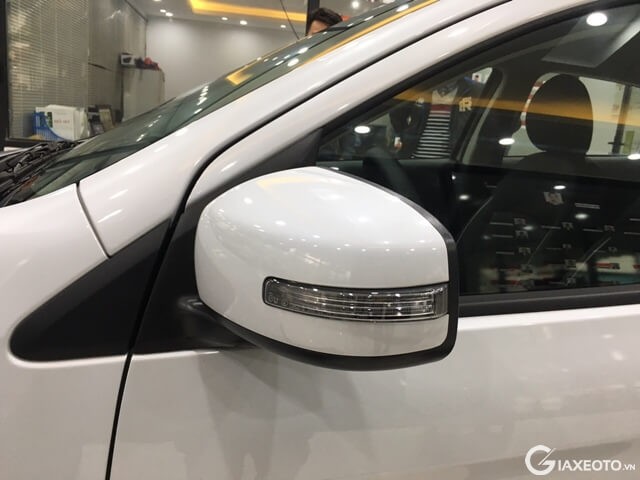 guong-chieu-hau-ngoai-xe-misubishi-attrage