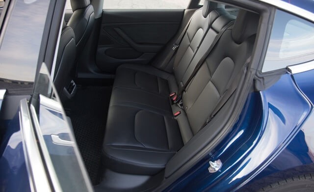 hang-ghe-sau-xe-Tesla-Model-3