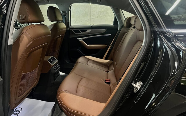 Audi-A6-khoang-ghe-sau