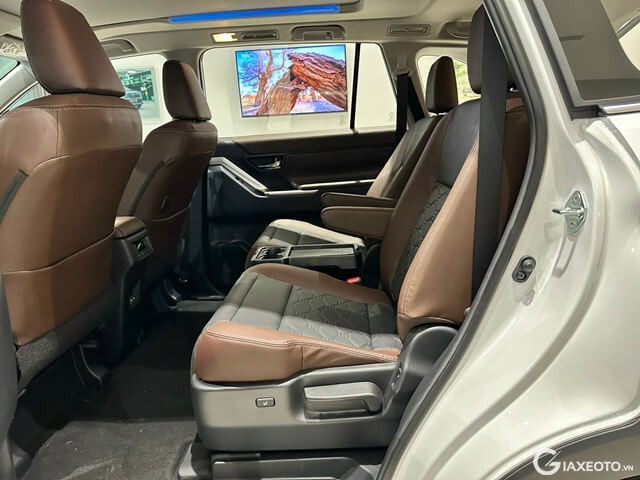 hang-ghe-thu-2-toyota-innova-hev-hybrid