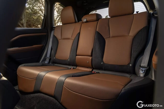 hang-ghe-thu-2-xe-subaru-forester-2025