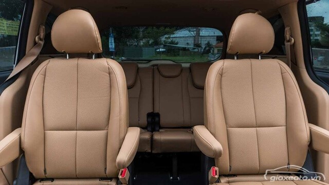 hang-ghe-thu-3-xe-kia-sedona