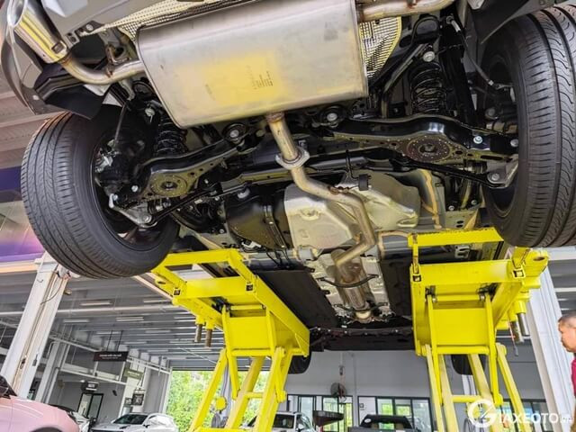 he-thong-treo-da-diem-tren-xe-lynk-co-06