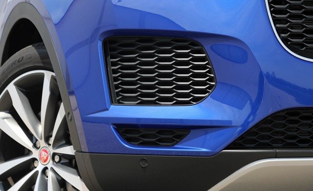 hoc-den-suong-mu-xe-jaguar-e-pace