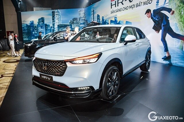 Honda HR-V 2023: Giá xe lăn bánh & đánh giá thông số kỹ thuật