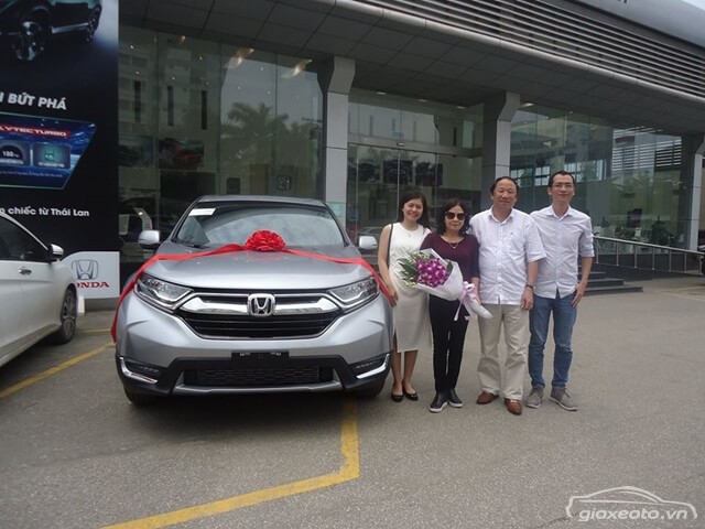 honda-my-dinh-giao-xe-honda-crv-moi-cho-khach-hang