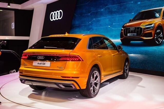 hong-xe-Audi-Q8