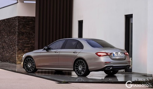 hong-xe-Mercedes-E300-amg