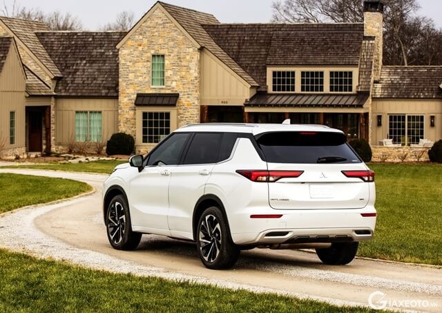 hong-xe-Mitsubishi-Outlander-2024