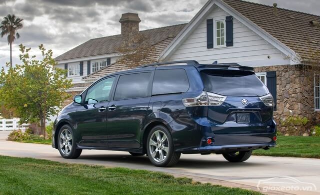 hong-xe-Toyota-Sienna
