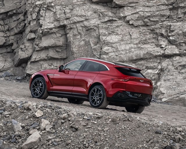 hong-xe-aston-martin-dbx