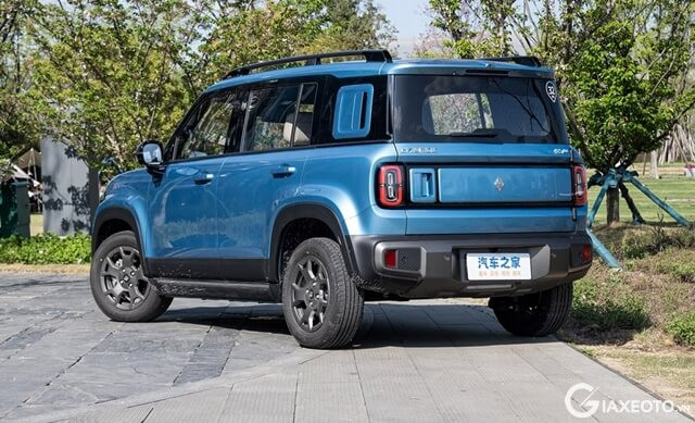 hong-xe-baojun-yep-plus