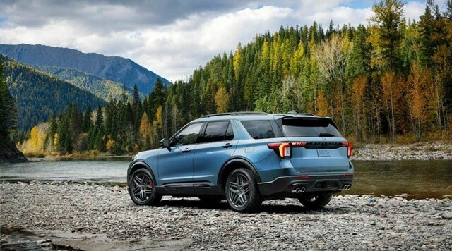 hong-xe-ford-explorer-2025