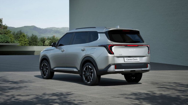 hong-xe-kia-carens-clavis