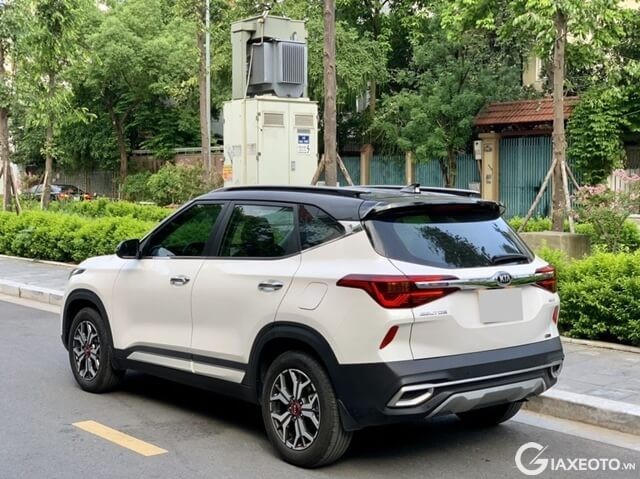 hong-xe-kia-seltos-2020-mau-trang