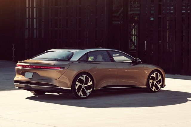 hong-xe-lucid-air